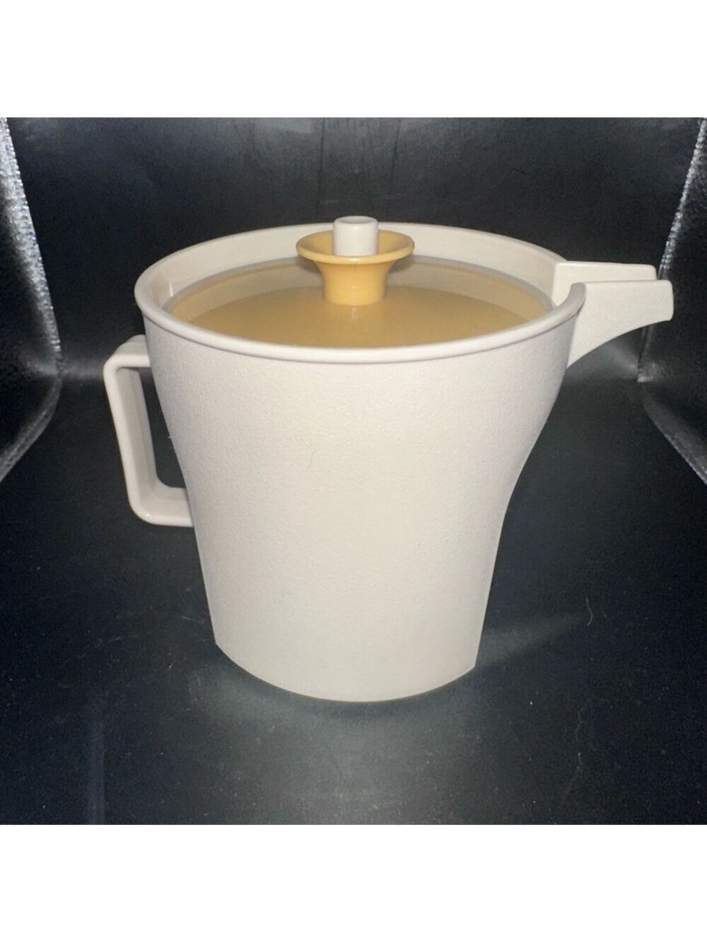 Vintage Tupperware Creamer Push Button Lid Beige Gold Reteo MCM #1414-2